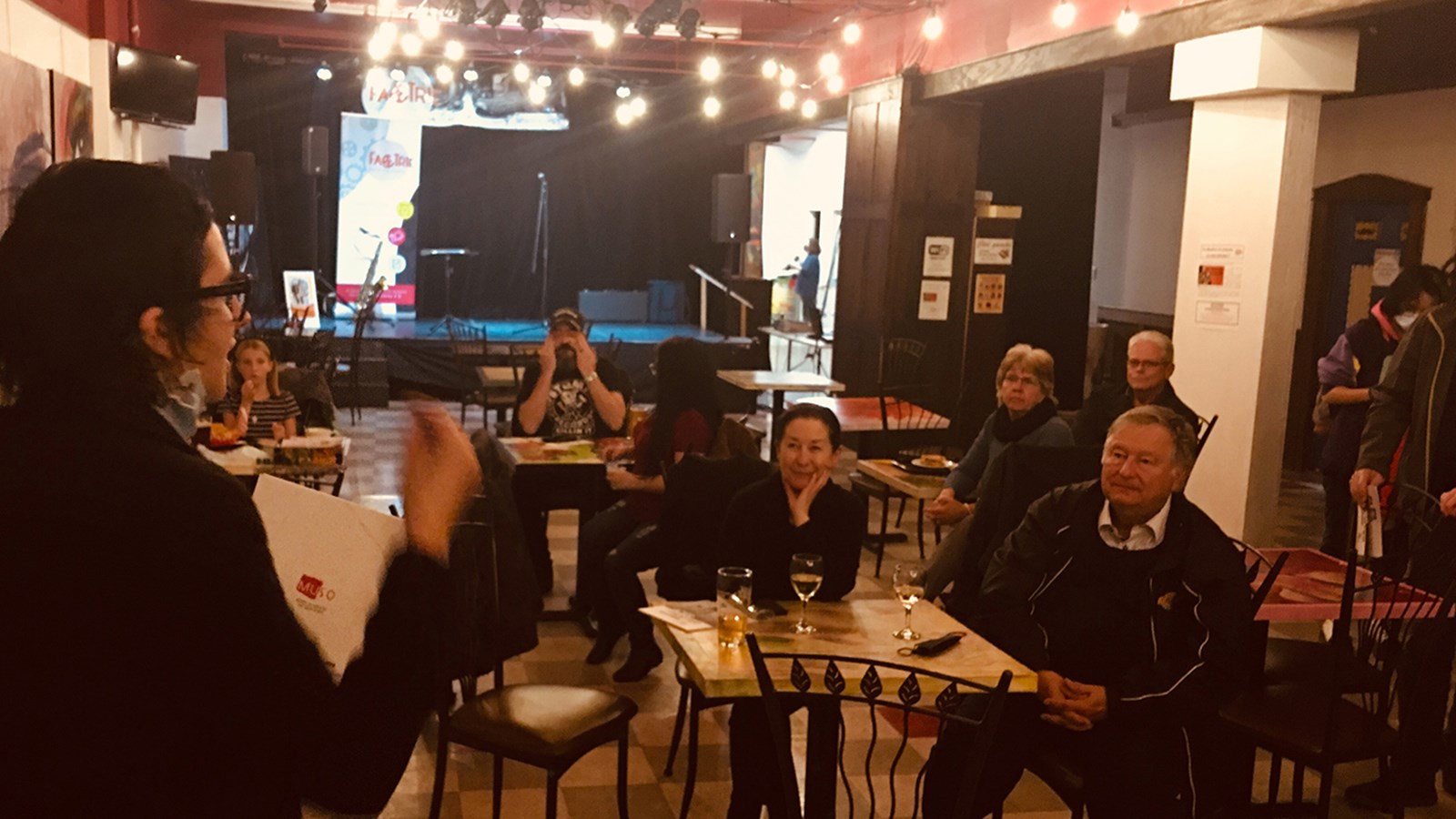 Marie-France Lirette du MUSO a pris la parole au cours de la soirée de lancement du livre