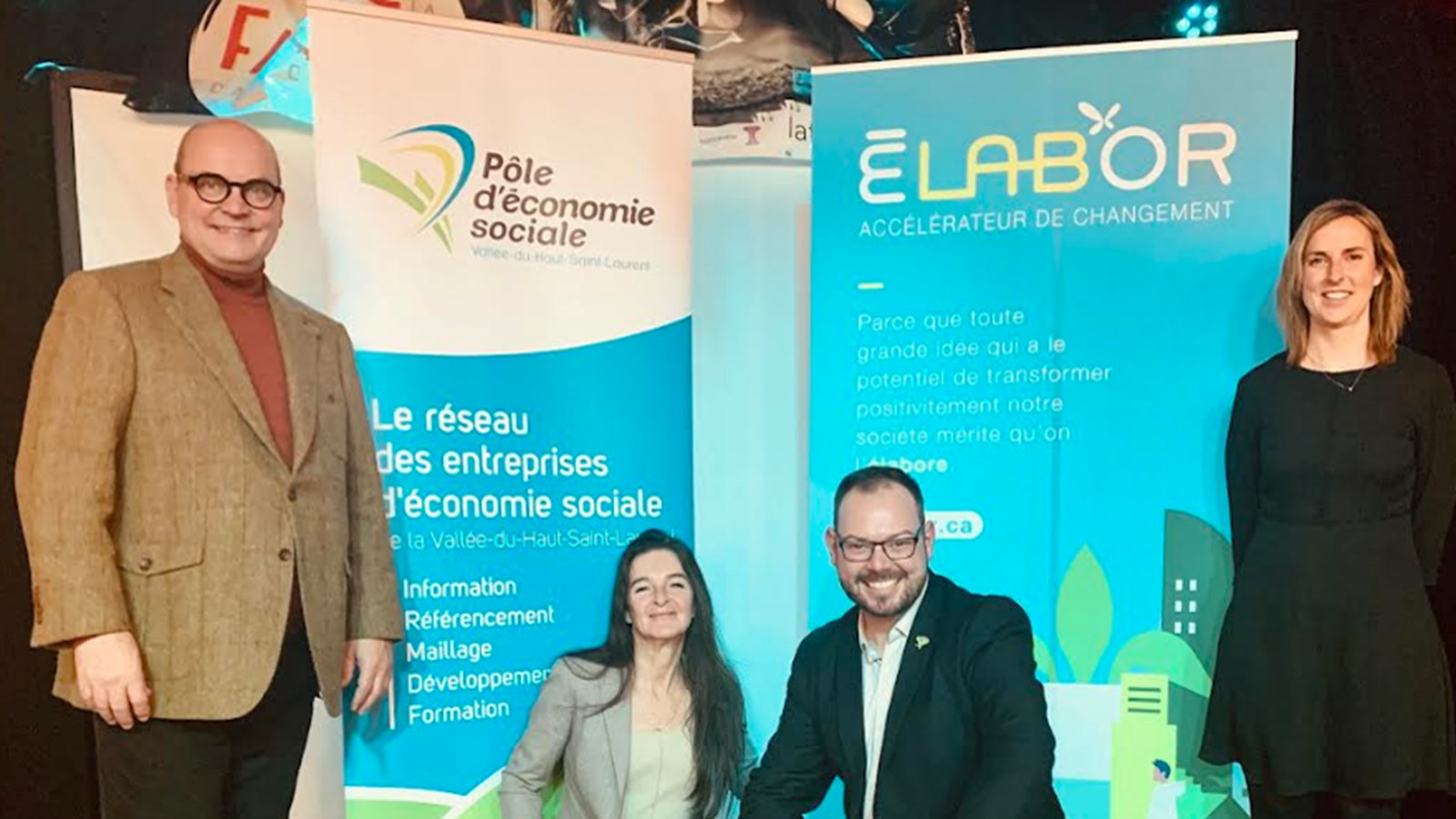 De gauche à droite, on retrouve sur cette photo: Claude Reid, député de Beauharnois, Martine Vallée, présidente du Pôle d’économie sociale Vallée-du-Haut-Saint-Laurent (PESVHSL), Olivier Doyle, directeur général du PESVHSL, et Célia Corriveau, facilitatrice de projets collectifs / chargée de projets CoLabVHSL