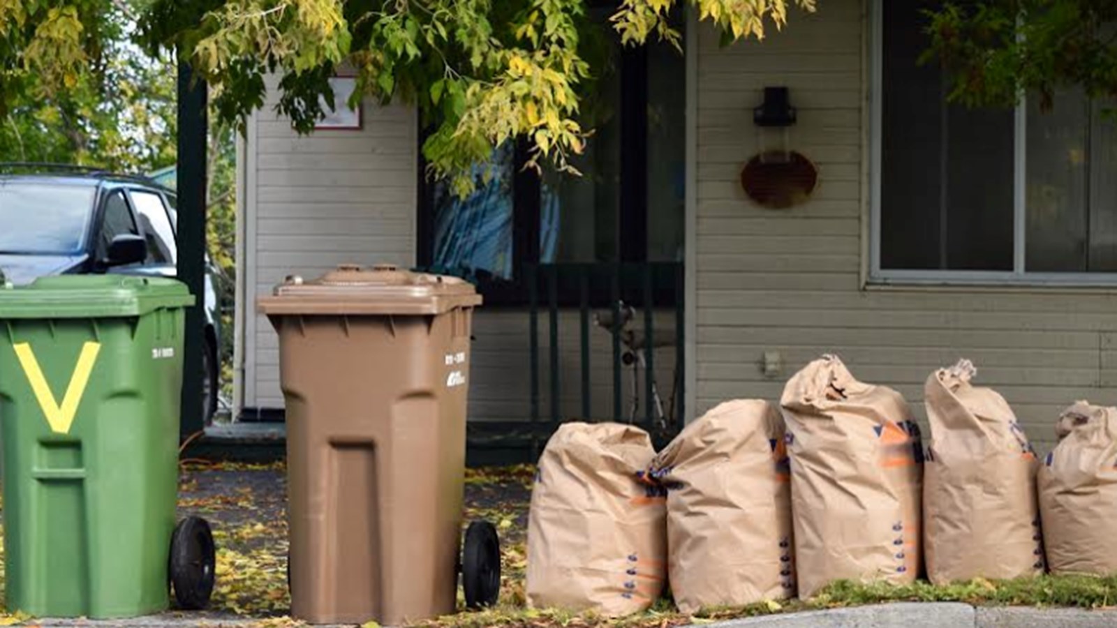 Les sacs de plastique, même « compostables » sont interdits pour la collecte