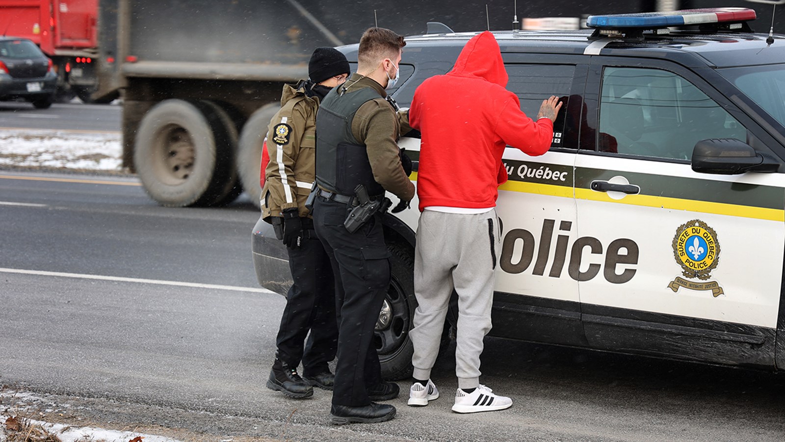 L'individu interpellé a été relâché avec une promesse de comparaître le 29 avril 2022 au palais de justice de Valleyfield