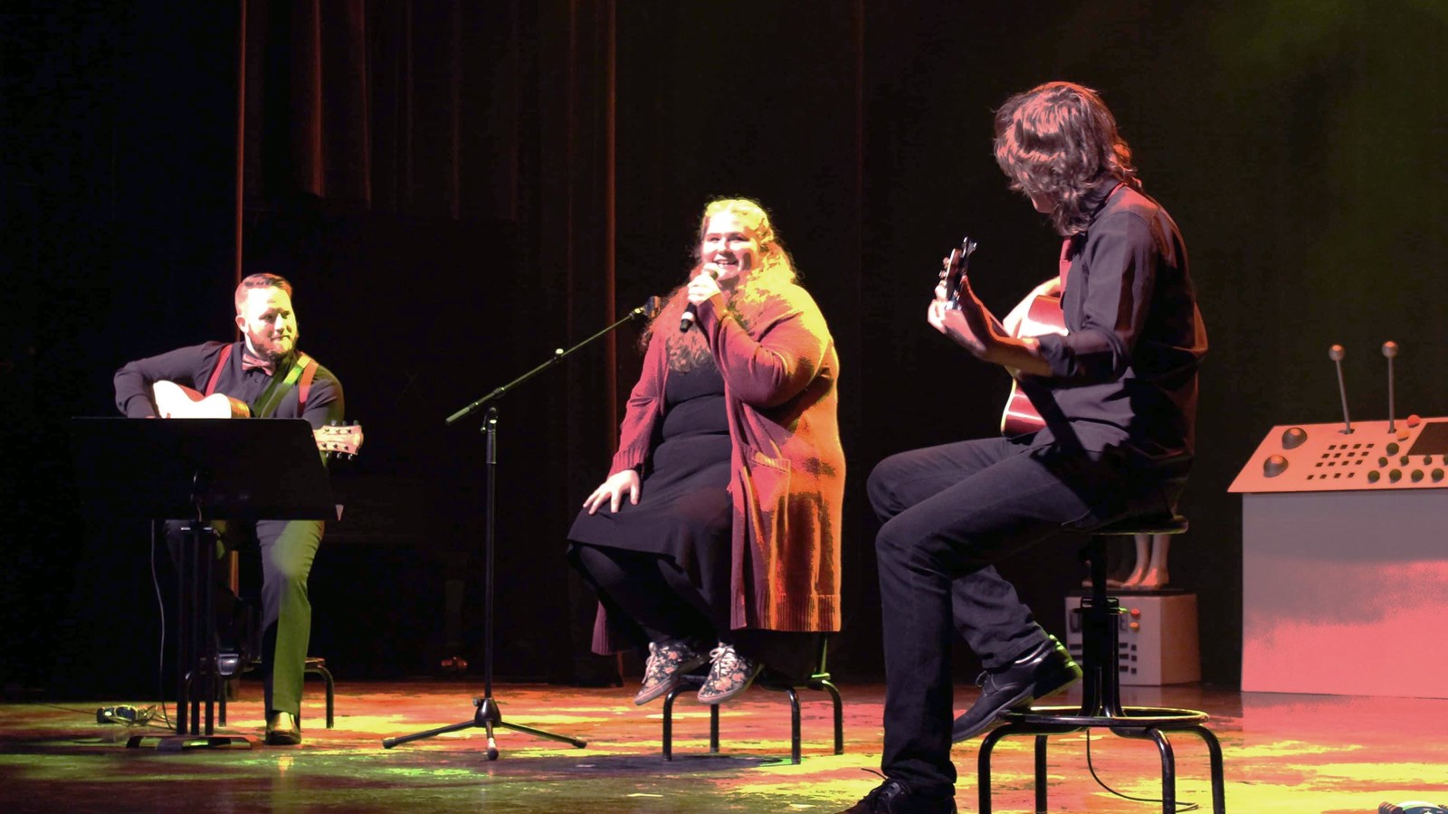 Les étudiants-artistes Frédérick Aumais, Samuel Galipeau et Océane Lavoie ont offert une performance de haut niveau en interprétant, avec leurs couleurs et tout leur talent, deux chansons du chanteur québécois Patrice Michaud