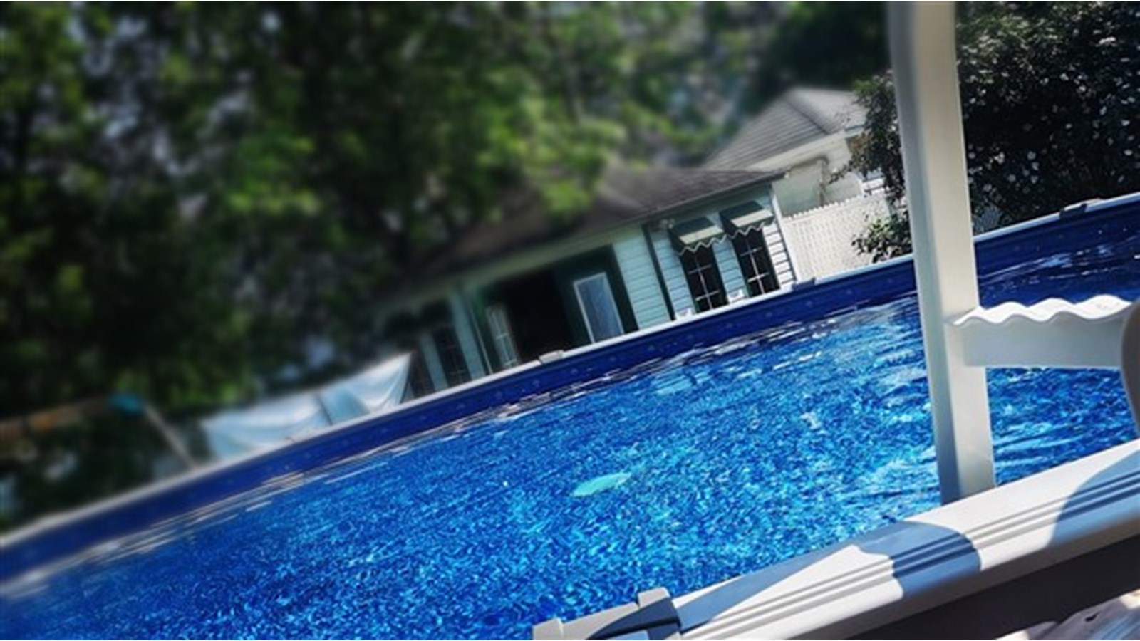 Il est interdit de remplir une piscine ou un spa de 6 h à 20h sur le territoire municipal