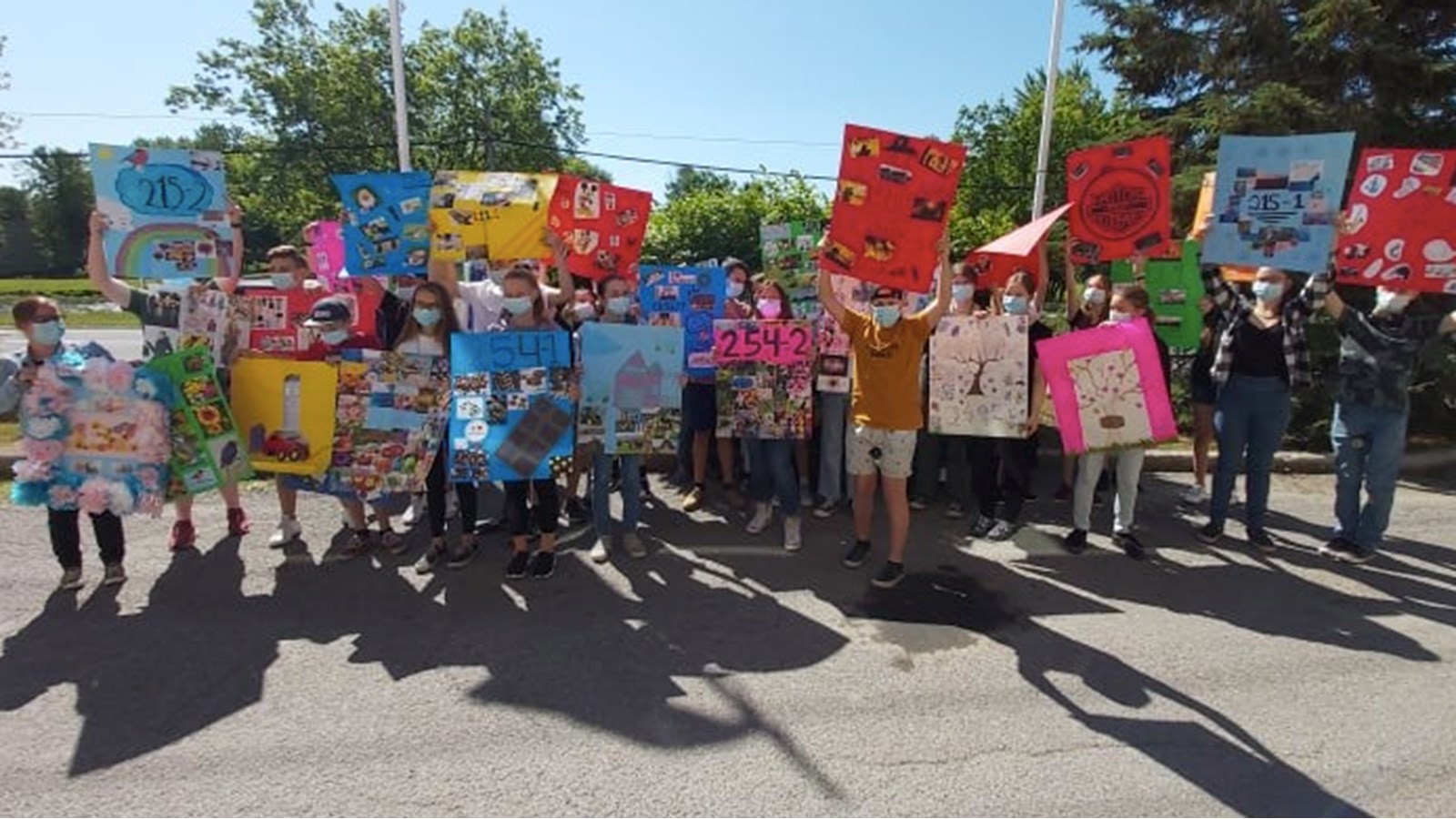 Les élèves de deuxième année du secondaire ont mis de la couleur et de la minutie dans chacune de leurs affiches 