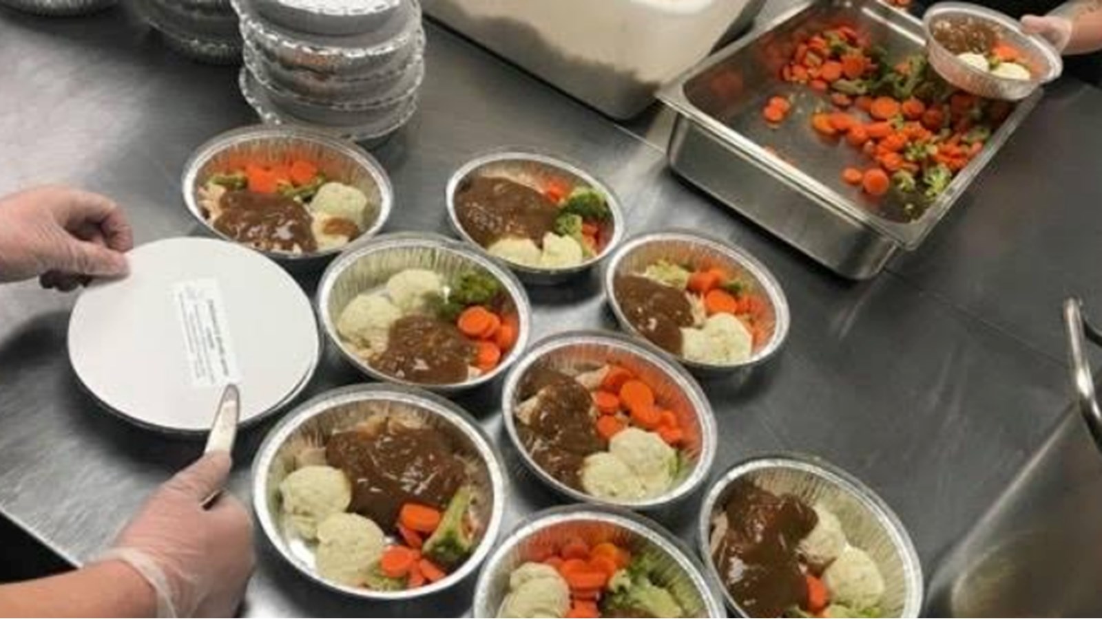 Depuis près de 50 ans déjà, la Popote roulante de Salaberry-de-Valleyfield offre aux aînés de Salaberry- de-Valleyfield un service de livraison de repas chauds et surgelés à faible coût
