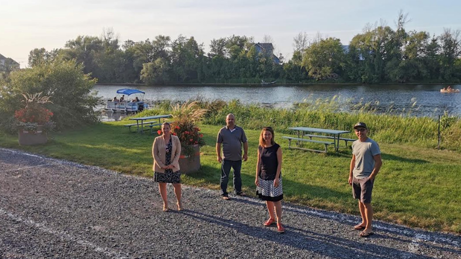 Sur la photo, de gauche à droite: Mélanie Lefort, conseillère municipale, Dominic Garceau, conseiller municipal, Maude Laberge, mairesse, Jean-Denis Barbeau, conseiller municipal