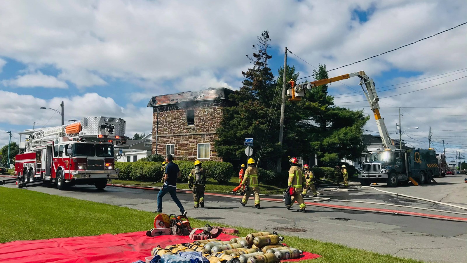 Un incendie possiblement de nature criminelle fait des ravages sur la rue Perreault