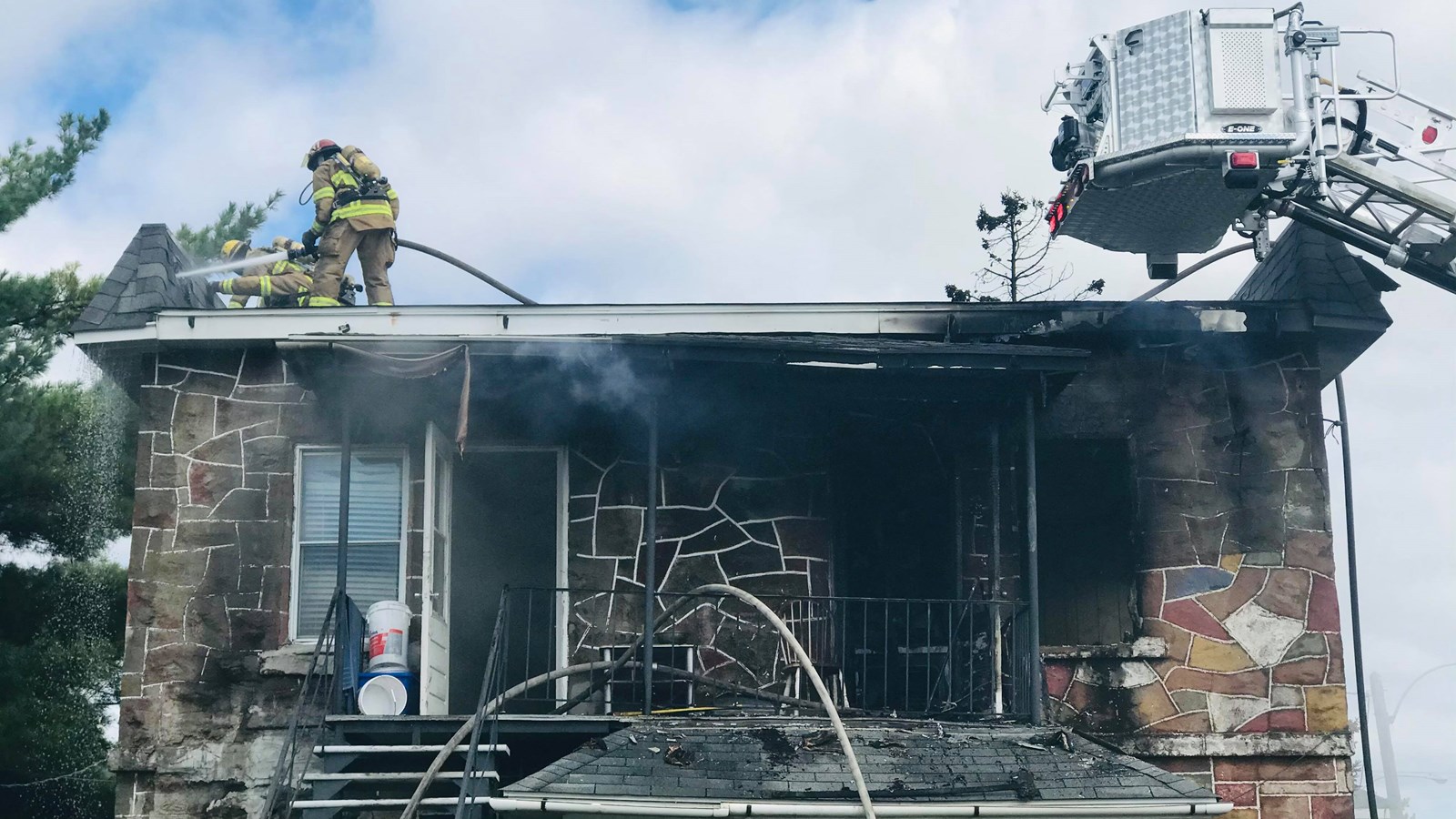 Un incendie possiblement de nature criminelle fait des ravages sur la rue Perreault