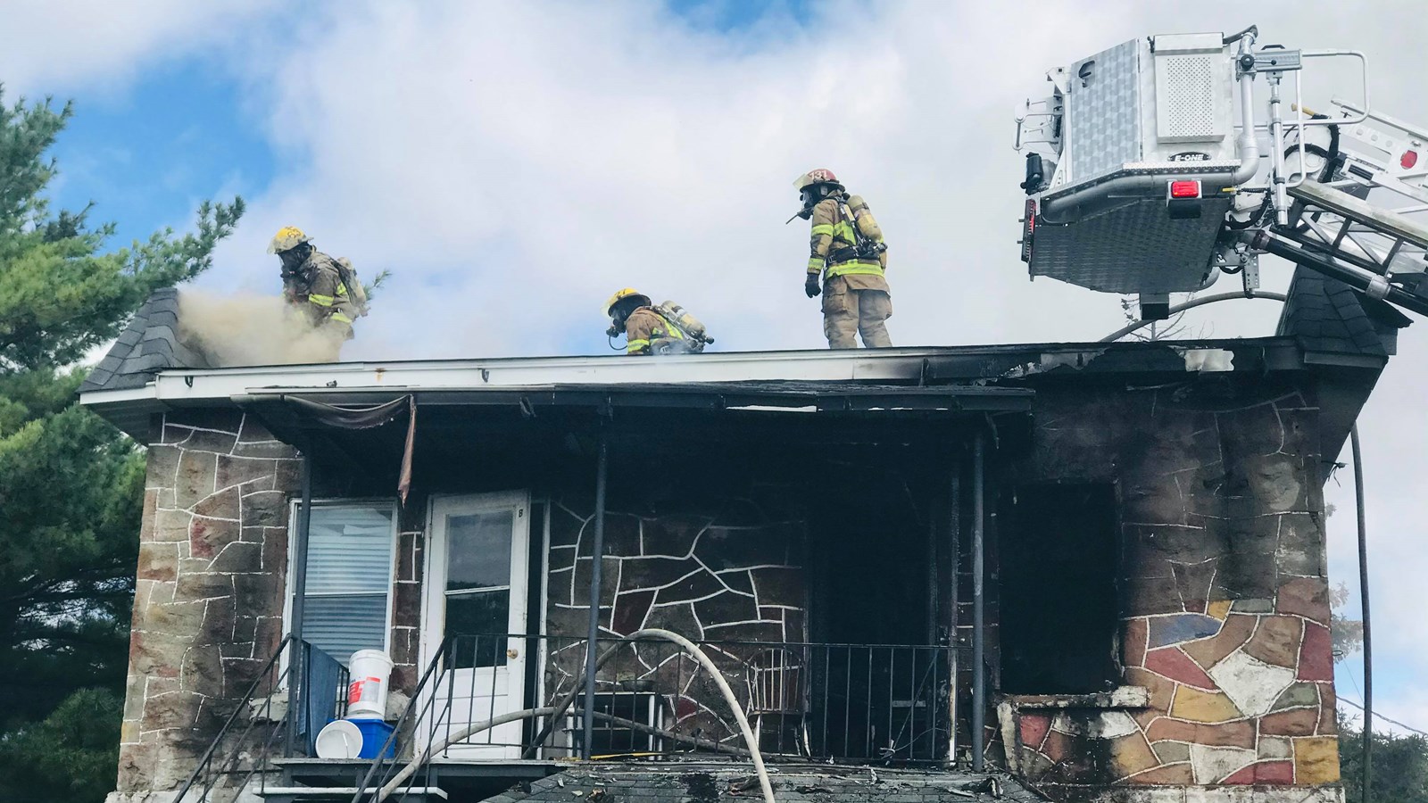 Un incendie possiblement de nature criminelle fait des ravages sur la rue Perreault