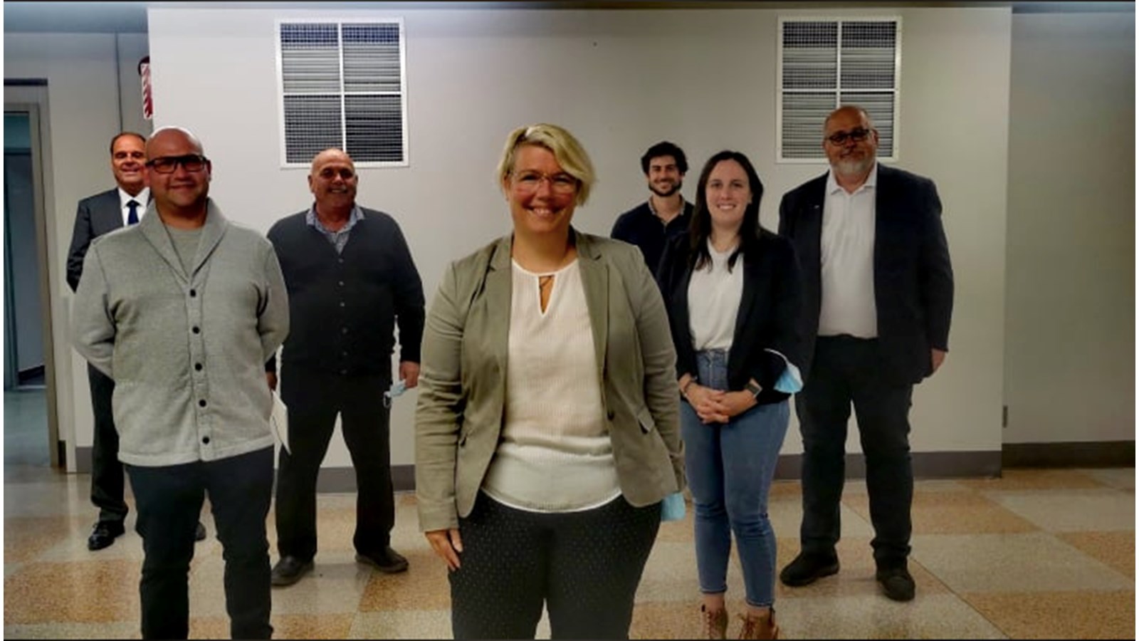 Lara Quevillon (au centre) présente son équipe composée de Christian Vincent, Robin Philippe Lamonde, Alain Savard, Catherine Lévesque-Sauvé, Benoît Lévesque et Mario Charette. 