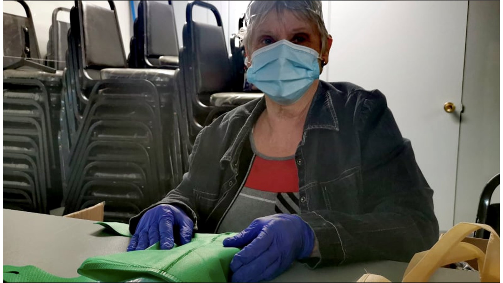 Chaque jour,  la directrice générale de cet organisme, Noëlla Gagnon et son équipe servent une centaine de repas aux gens dans le besoin 