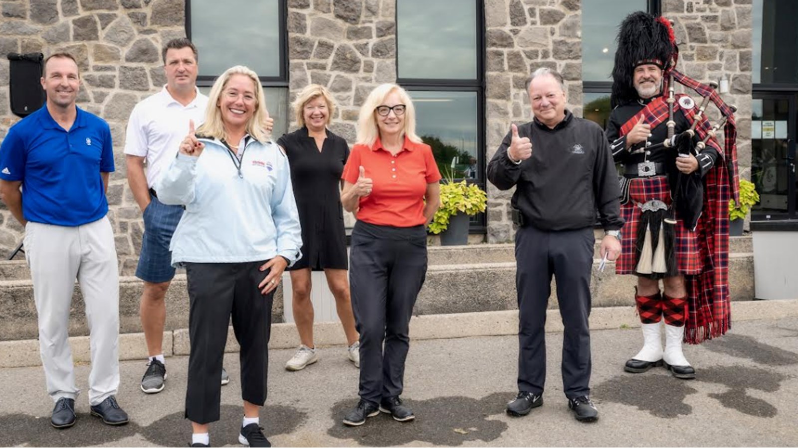 Sur la photo, on retrouve les présidents d'honneur de l'événement, Caroline Sallette, Stéphane Richer et Jean St-Pierre, en compagnie des représentants de la MSPVS 