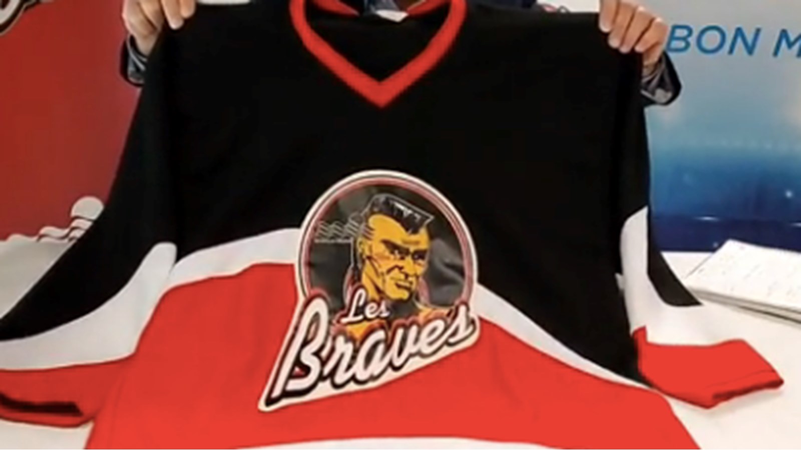 Pour ce match spécial, les Braves devaient revêtir le chandail de l'époque