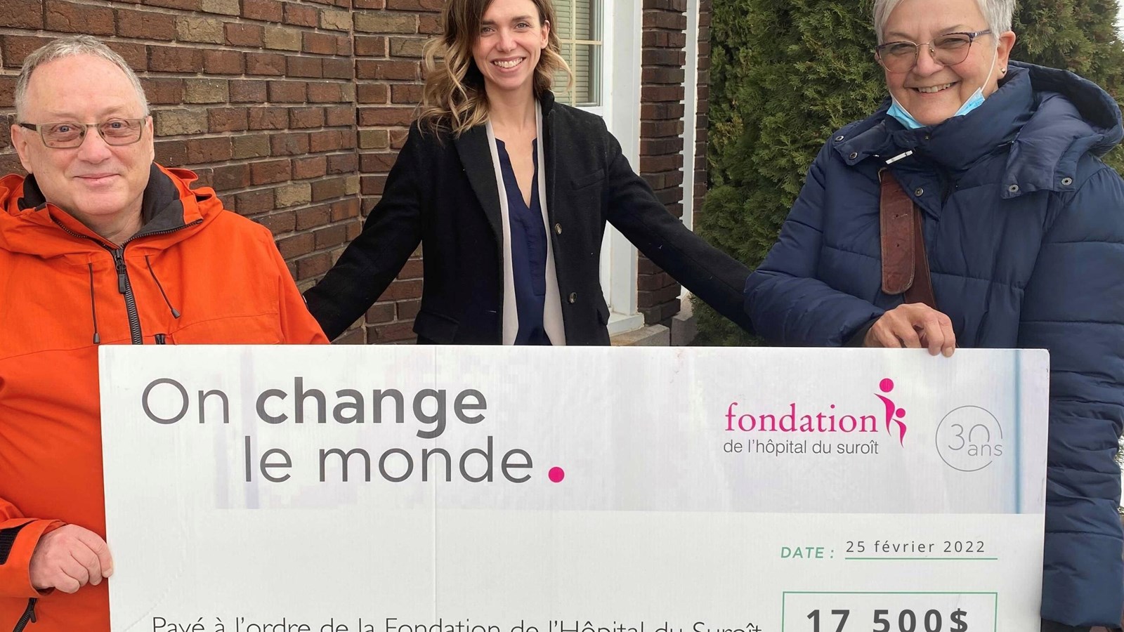 Marc Normandin, administrateur, Diabète Suroît en compagnie de Michèle Cyr-Lemieux, directrice générale, Fondation de l'Hôpital du Suroît et de Jocelyne Caron, présidente, Diabète Suroît`.