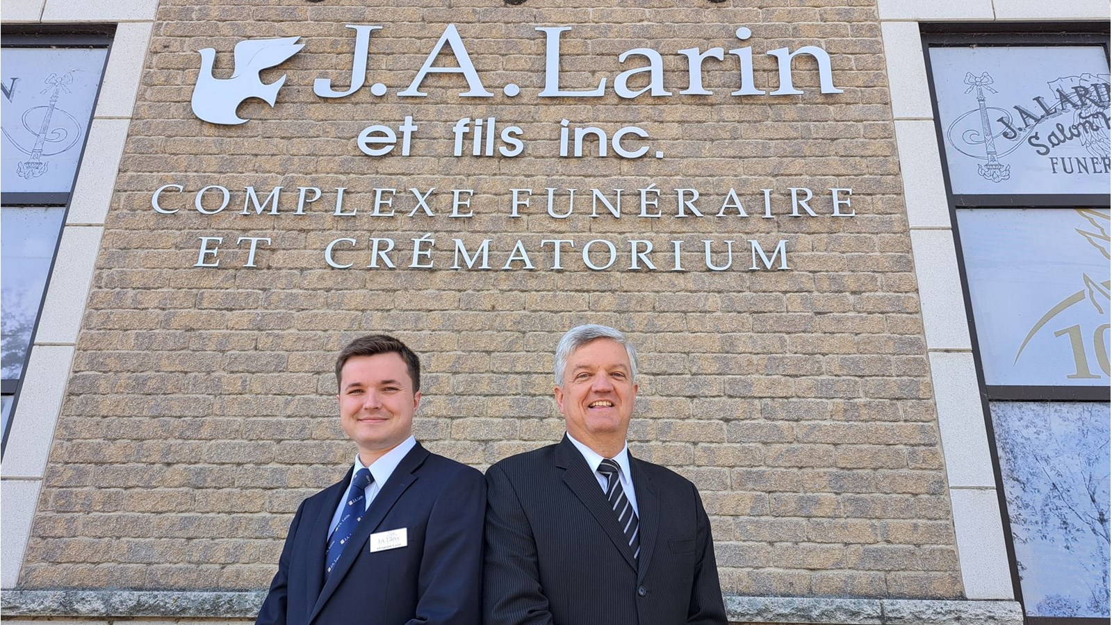 André Larin, maintenant retraité, passe les commandes de l'entreprise familiale à son fils Alexandre qui y travaille depuis maintenant dix ans 