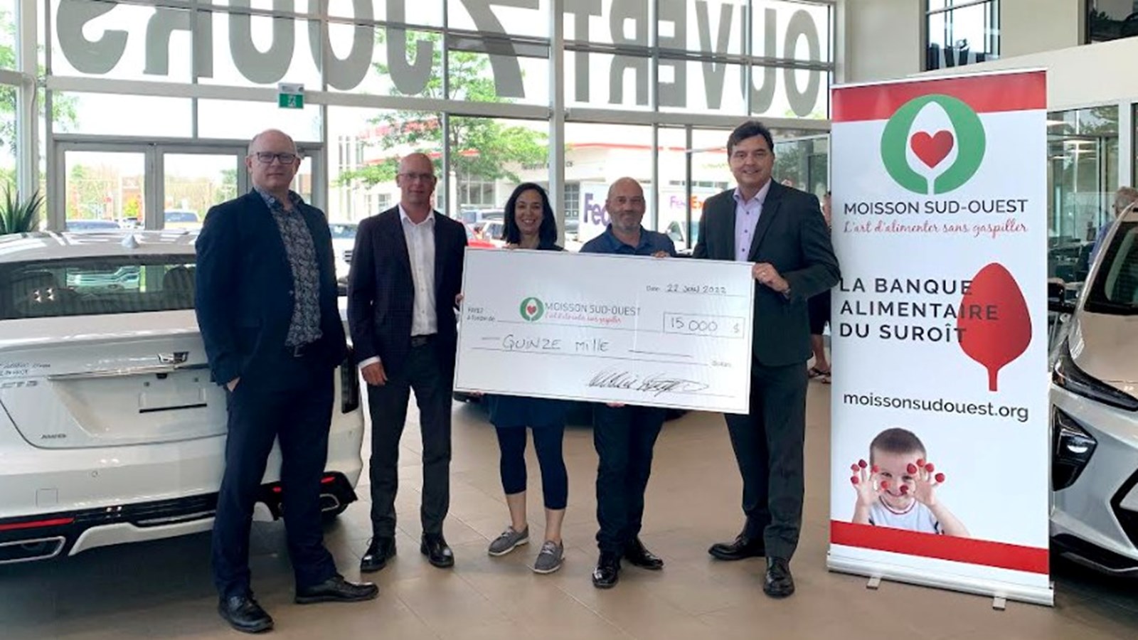 Sur la photo de gauche à droite : Daniel Farmer, Frédéric Racine de Groupe AutoForce, Nathalie Lavigne,
Stéphane Spisak de Moisson Sud-Ouest et André Gingras, président de Groupe AutoForce