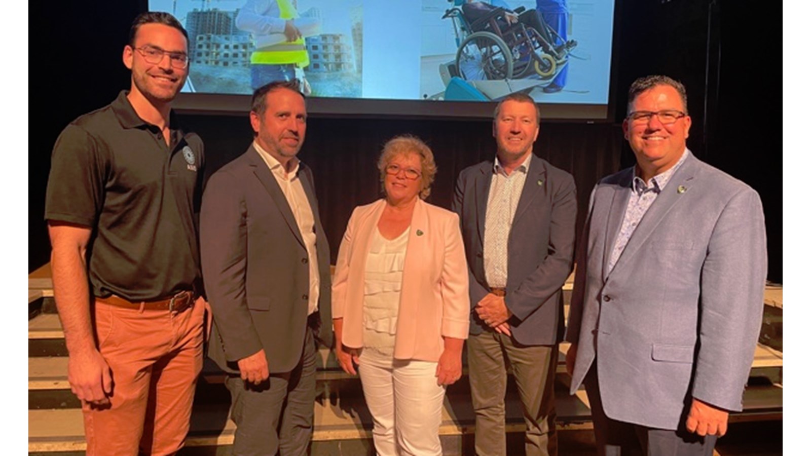 Quelques membres de la direction du Cégep de Valleyfield étaient présents pour cette annonce tenue mercredi 