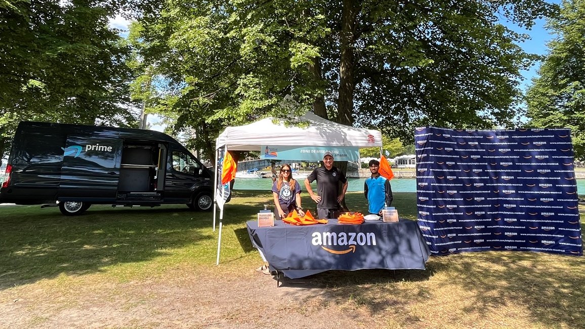 Amazon remet 10 000$ au Festival nautique