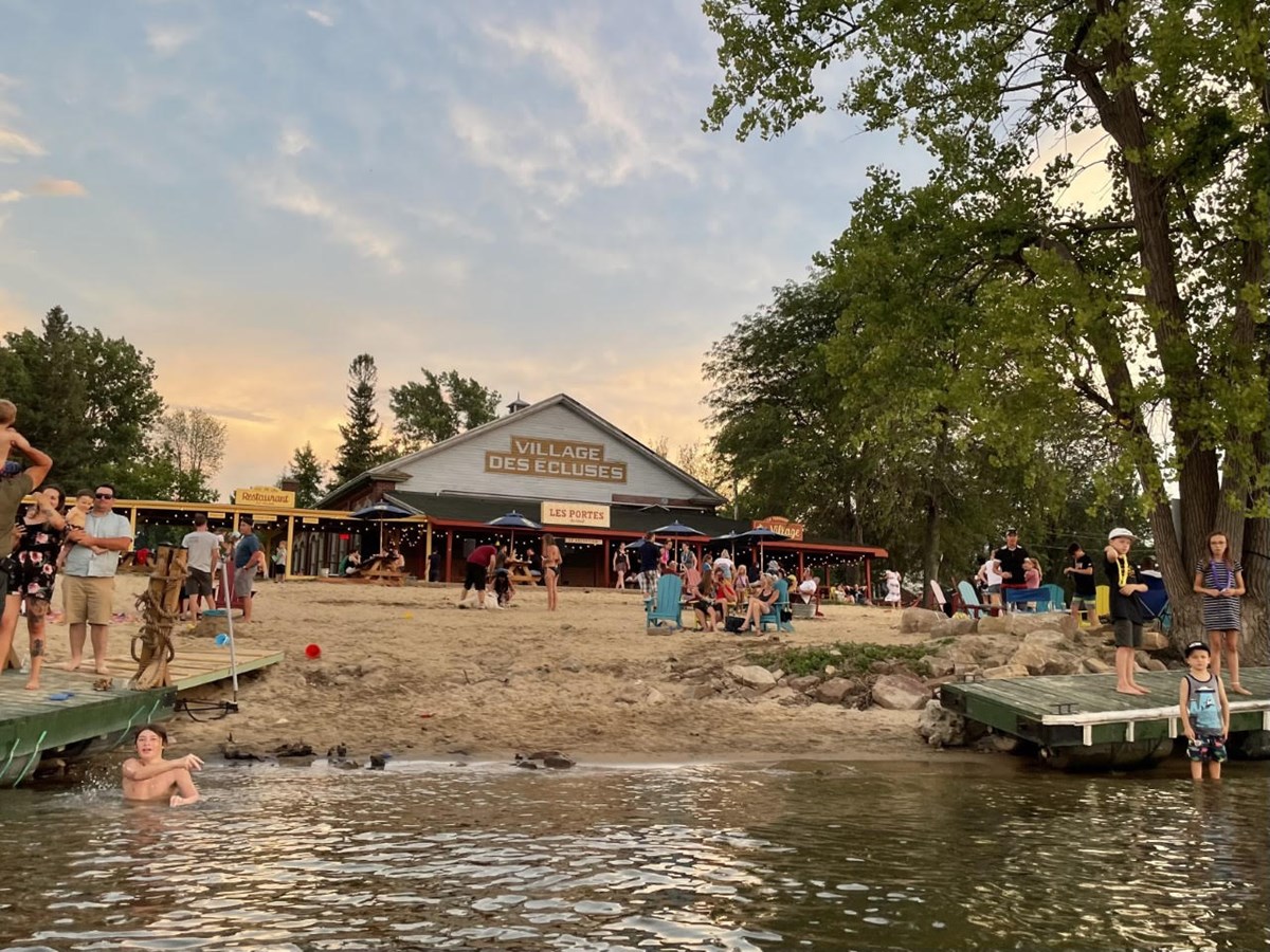 Le DJ Alain Vinet animera la Plage Intemporelle au Village des Écluses