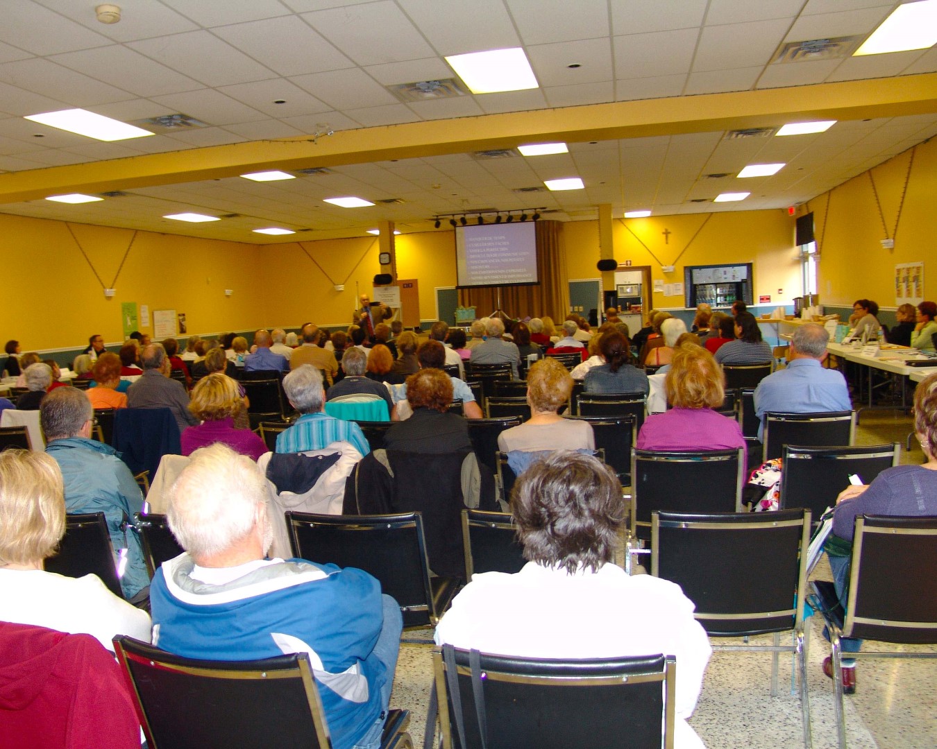 Depuis cinq ans, de nombreux visiteurs participent aux activités offertes dans le cadre du Salon des aînés de Chambly. (Photo : Courtoisie)