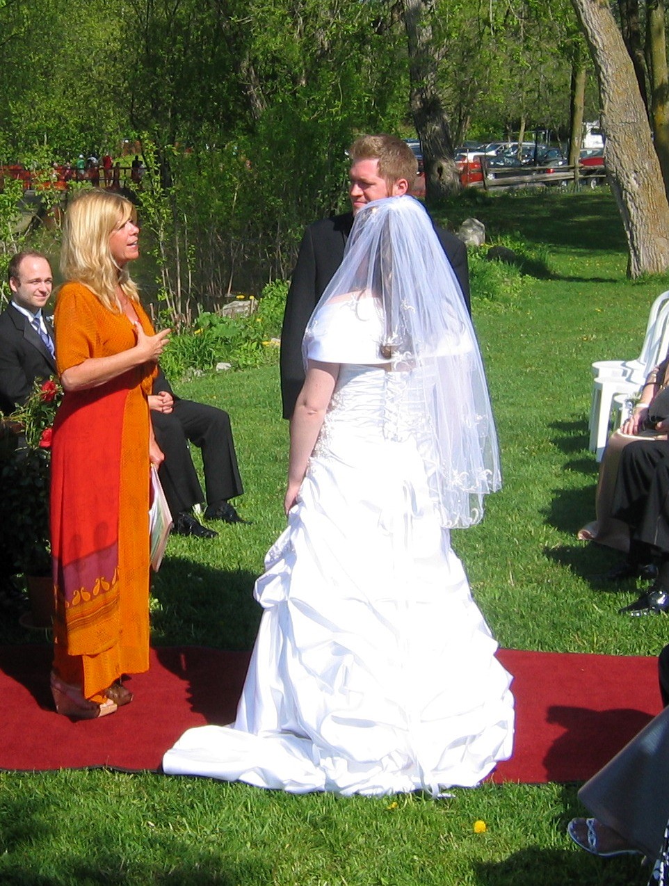 Pour la mairesse de Carignan, célébrer un mariage est un moment de pur bonheur qu'elle aime partager avec ses citoyens.  (Photo: Courtoisie)