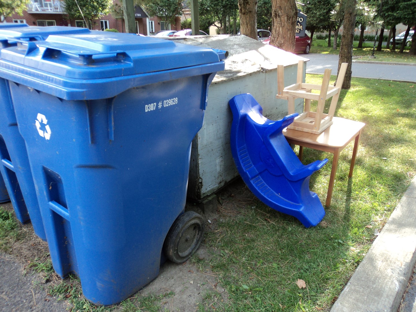 Diverses collectes sont mises en place dans les municipalités pour permettre aux citoyens de se débarrasser de leurs objets encombrants. (Photo: Isabelle Le Maléfan)