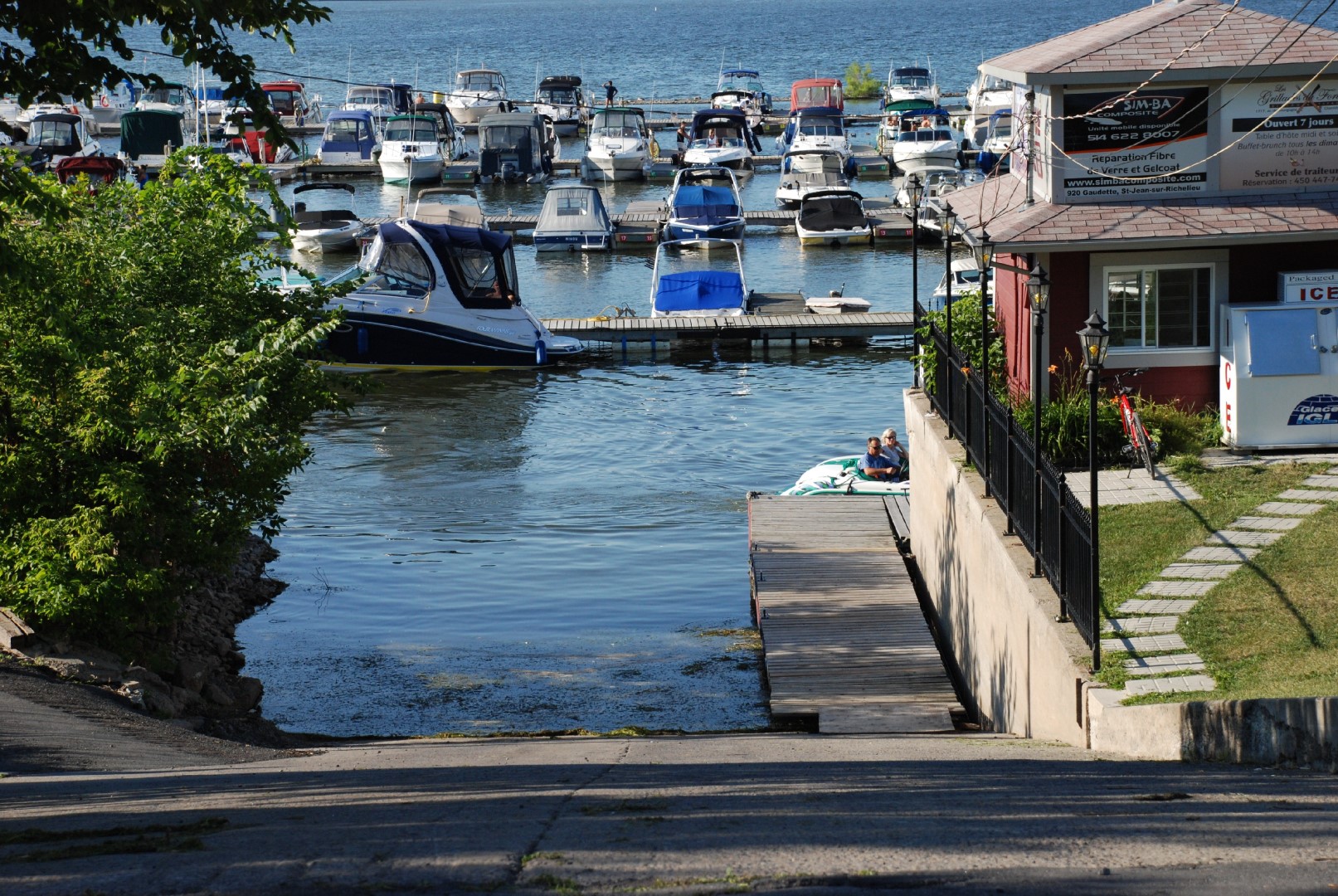 À Chambly, la descente de bateaux vers le plan d'eau se trouve à la Marina, située sur l'avenue Bourgogne.(Photo : Isabelle Le Maléfan)