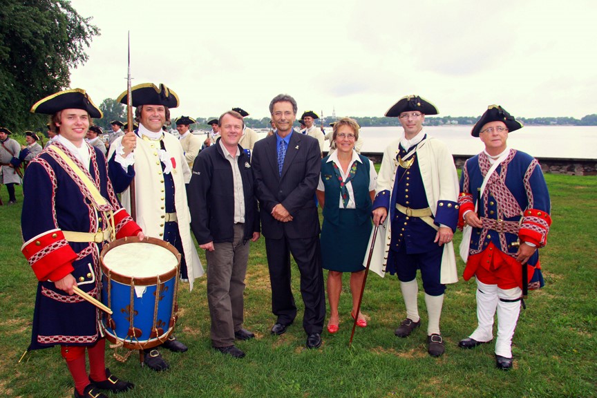 Alan Latourelle, directeur général de Parcs Canada, Denis Lavoie, maire de la Ville de Chambly et Carole Loiselle, directrice de l'unité de gestion de l'Ouest du Québec de Parcs Canada. (Photo : Royal Adam)