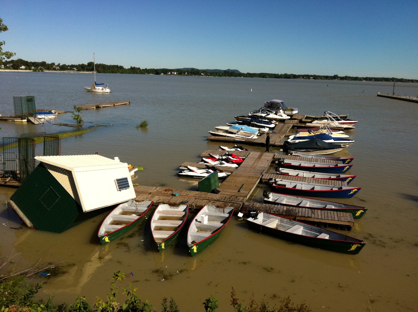Les quais de la marina de Chambly ont été endommagés par la tempête. (Photo : Lawrence Benjamin)