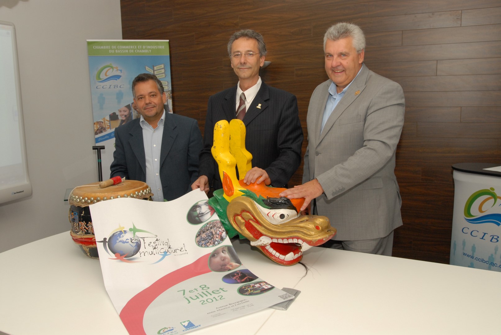 José Farinha, président d’honneur du Festival, Denis Lavoie, maire de Chambly, et Pierre Cardinal, président du conseil d’administration de la CCIBC, étaient tous ravis de lancer la programmation officielle.