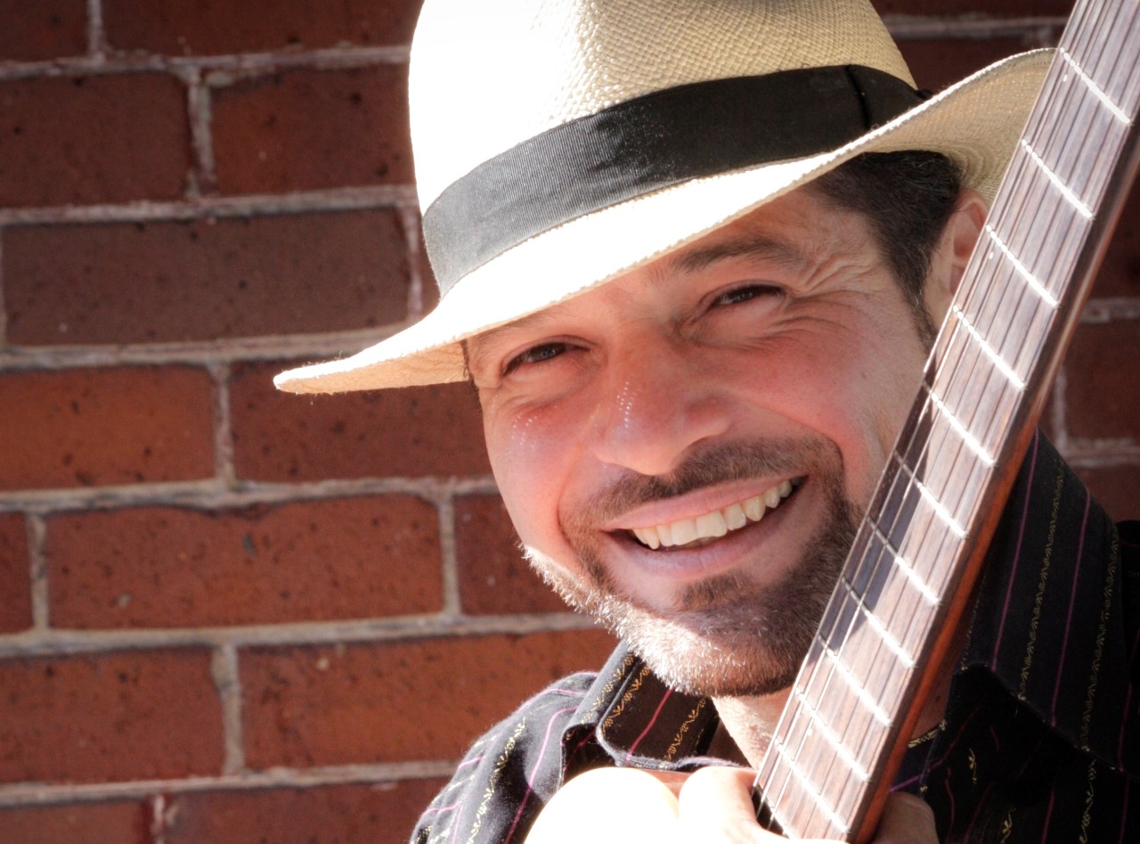 Carlos Placeres sera au parc des Ateliers à Chambly, mercredi dès 19 h 30.