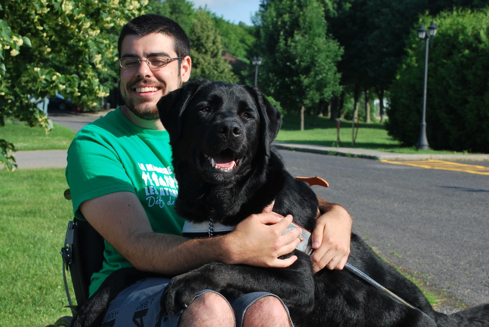 Zoro, un chien d'assistance de Mira, donne un nouveau souffle à la vie du Chamblyen Samuel Camirand.