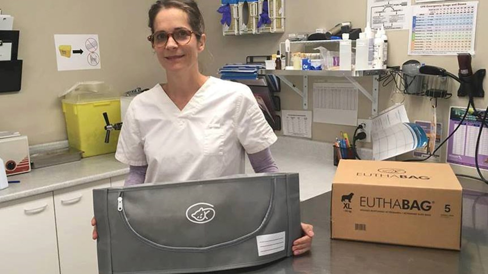 Les vétérinaires intéressés par l’euthabag peuvent le commander via une centrale nationale de produits. Pour les particuliers, on peut le demander à sa clinique vétérinaire. 