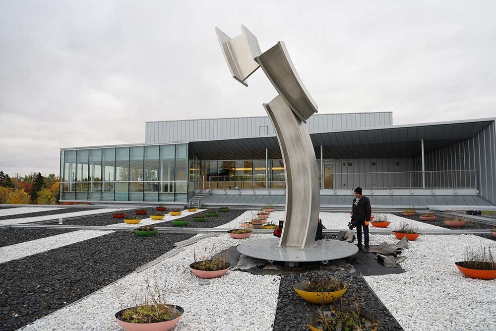Inauguration de l'oeuvre "Vent d'Ouest dominant" sur le toit du Pôle culturel