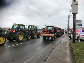Les producteurs de grains de la Montérégie, soutenus par l’UPA de la Montérégie, ont lancé l’alerte le 22 novembre dernier, en manifestant devant le bureau de la députée de Châteauguay-Lacolle, Brenda Shanahan, du parti libéral du Canada.