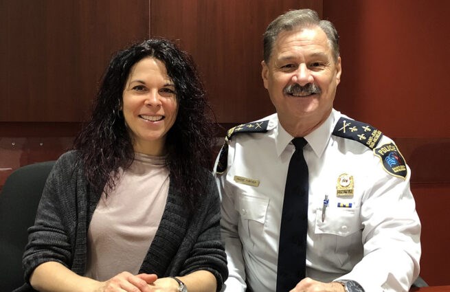 Jacinthe Béland, intervenante psychosociojudiciaire au CAVAC et André Fortier, directeur du Service de police Saint-Jean-sur-Richelieu.