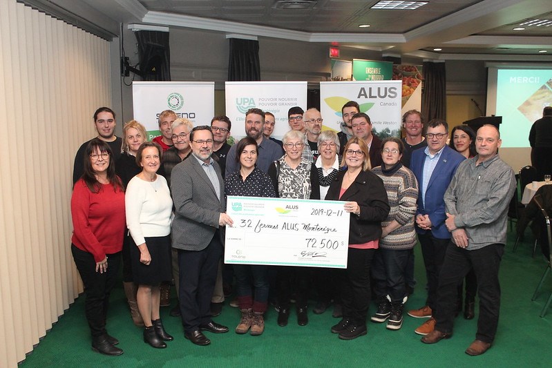 Le 11 décembre dernier, la Fédération de l’UPA de la Montérégie et ALUS Canada ont souligné les efforts de 32 agriculteurs qui se sont engagés, pour une période de 5 ans, à améliorer l’environnement en participant au programme ALUS Montérégie. La somme totale de 72 500 $ leur a été remise.