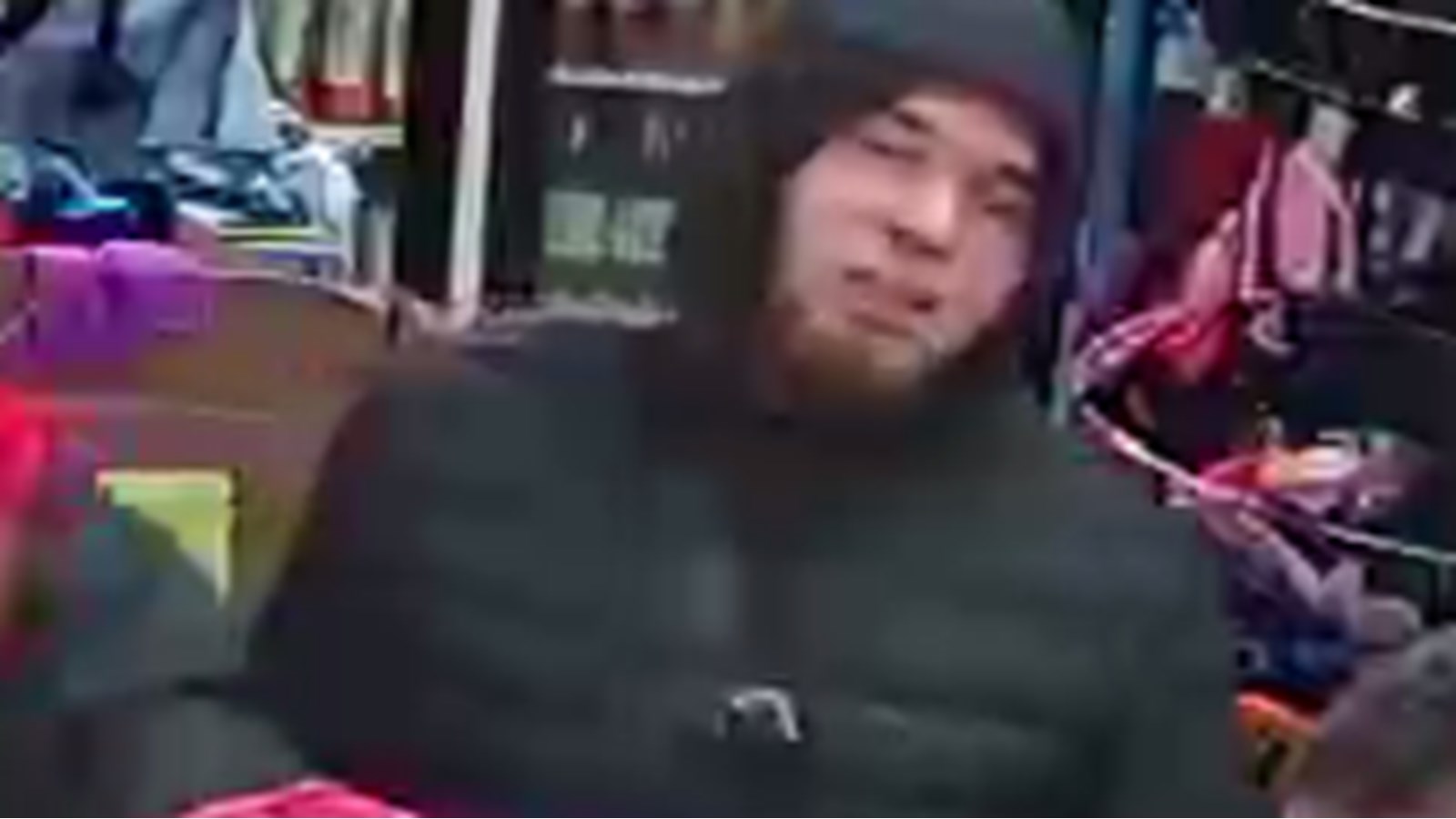 Le second suspect recherché dans le dossier. 