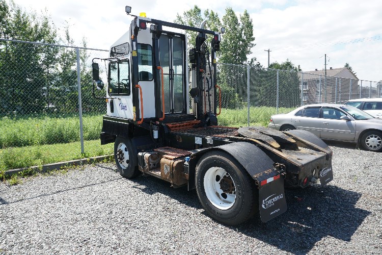 La sellette est un dispositif permettant d’atteler le tracteur aux semi-remorques qui est actionné par des vérins.