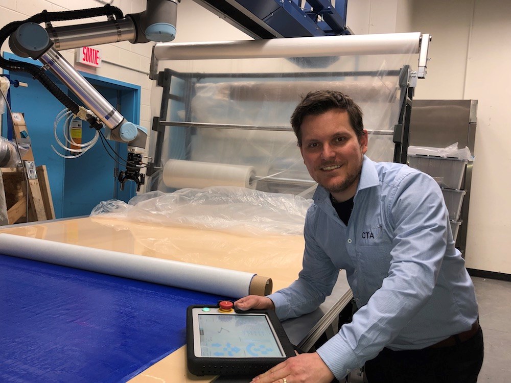 Membre de l'équipe du Centre technologique en aérospatiale, Robin Dubé dirige la Chaire de recherche industrielle en fabrication de composantes aérospatiales et en matériaux composites. 