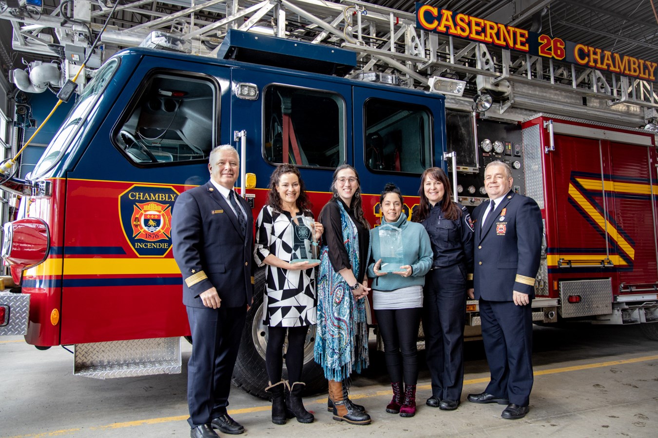Stéphane Dumberry (directeur du Service d’incendie), Nathalie Chenette (directrice de l’école Le Parchemin), Alexandra Labbé (mairesse), Julie Poulin (directrice adjointe de la garderie Pierrot et Pierrette), Roxanne Arnaud (technicienne à la prévention incendie) et Claude Fortin (directeur adjoint formation du Service d’incendie).