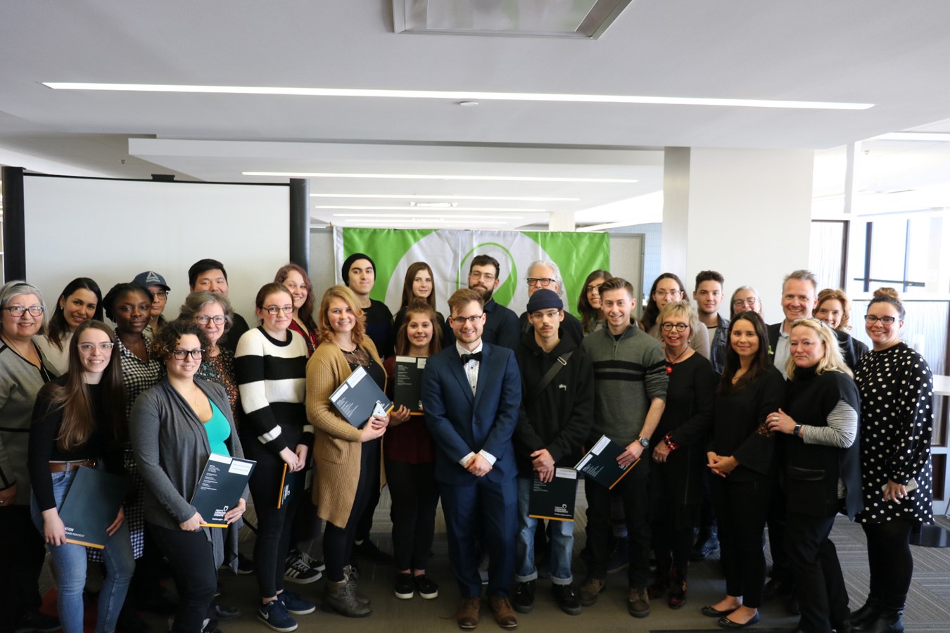 Vingt-cinq étudiants du cégep Édouard-Montpetit et de l’École nationale d’aérotechnique (ÉNA) ont été récompensés par la Fondation du Cégep et ses donateurs, le mercredi 19 février, pour souligner leur persévérance scolaire.
