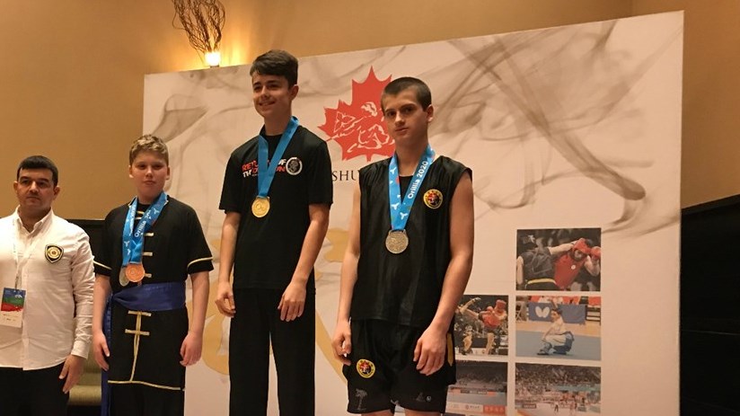 Gabriel Boudreau (à droite), également issu du Wushu Carignan, a été quant à lui médaillé d'argent.