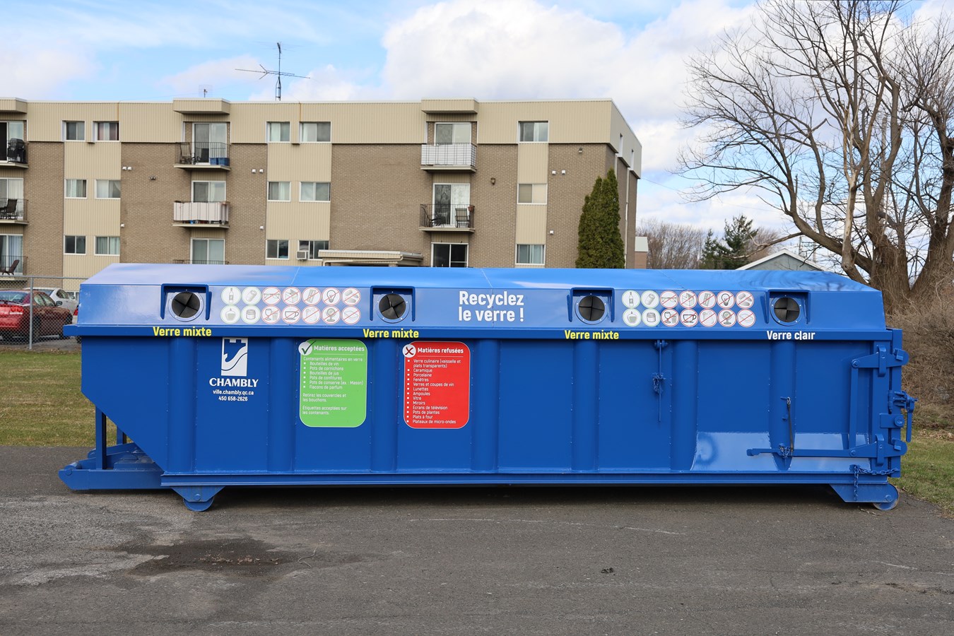 Le conteneur dédié au recyclage du verre est situé au stationnement de la caserne Serge-Caron (1303, boul. Fréchette). Les citoyens peuvent désormais l'utiliser.