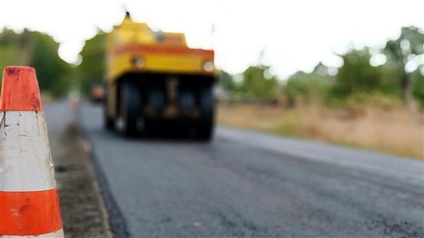 Début d’un chantier d’asphaltage sur le chemin des Patriotes Nord