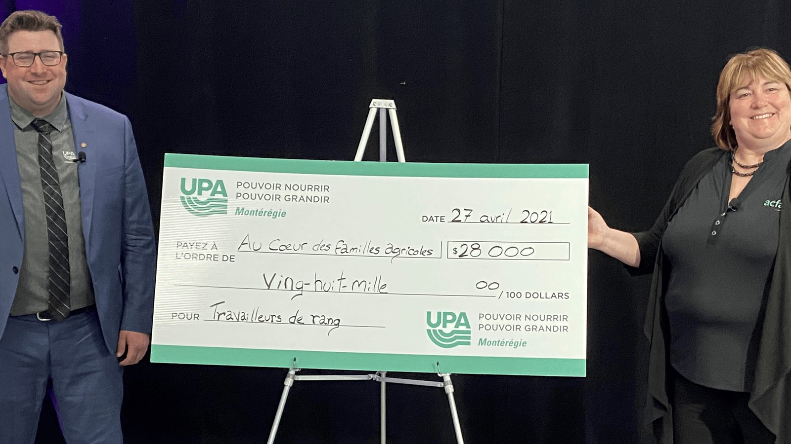 Jérémie Letellier, président de la Fédération de l’UPA de la Montérégie et Mme Nathalie Roy, présidente de l’organisme Au cœur des familles agricoles