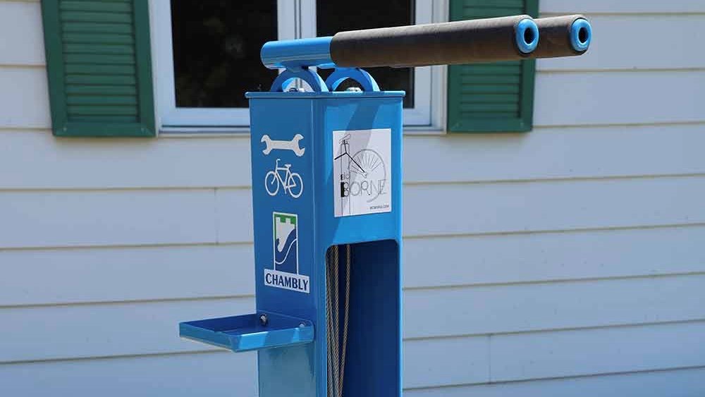 Installation de quatre stations de réparation de vélo à Chambly