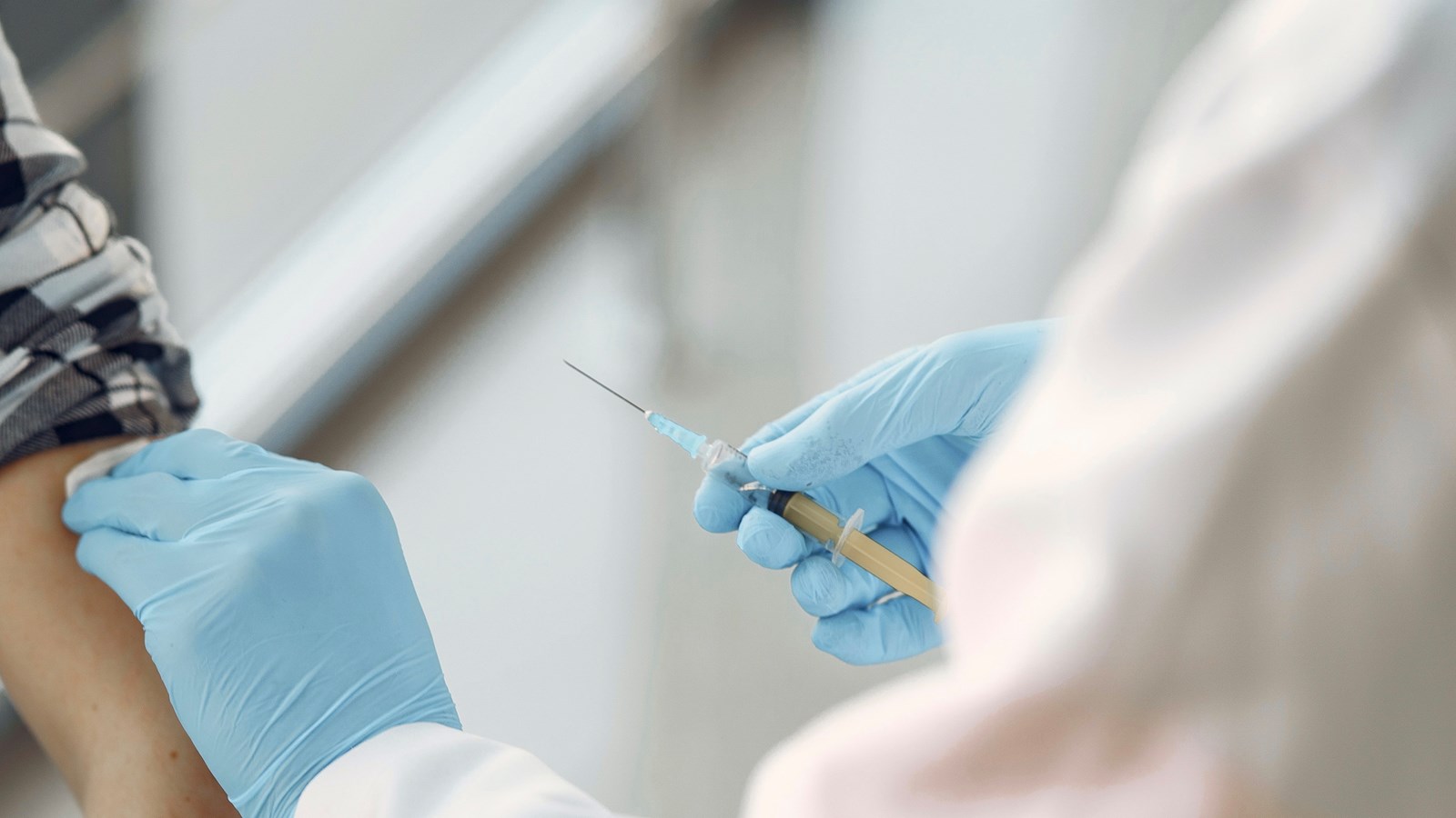 Assez de vaccins pour tous les Canadiens admissibles confirme Ottawa
