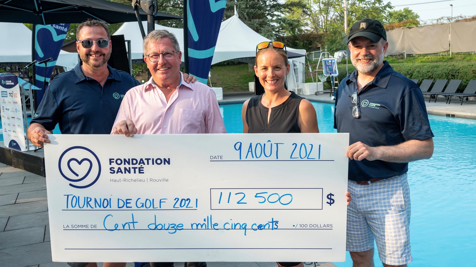 Luc St-Cyr - Co-président d'honneur du tournoi, Réjean Roy - Co-président d'honneur du tournoi, Julie Coupal - Directrice générale Fondation Santé et Douglas Clarke - associé chez Therrien Couture Joli-Cœur avocats et président du Conseil d'administration de la Fondation Santé.