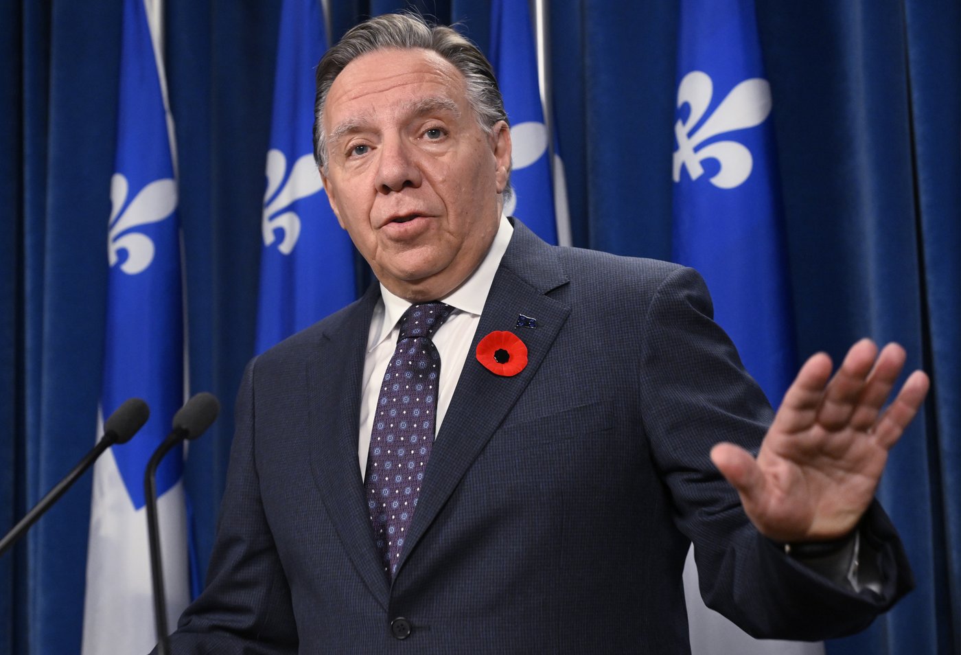 François Legault se dit prêt à suspendre les droits des nouveaux médecins