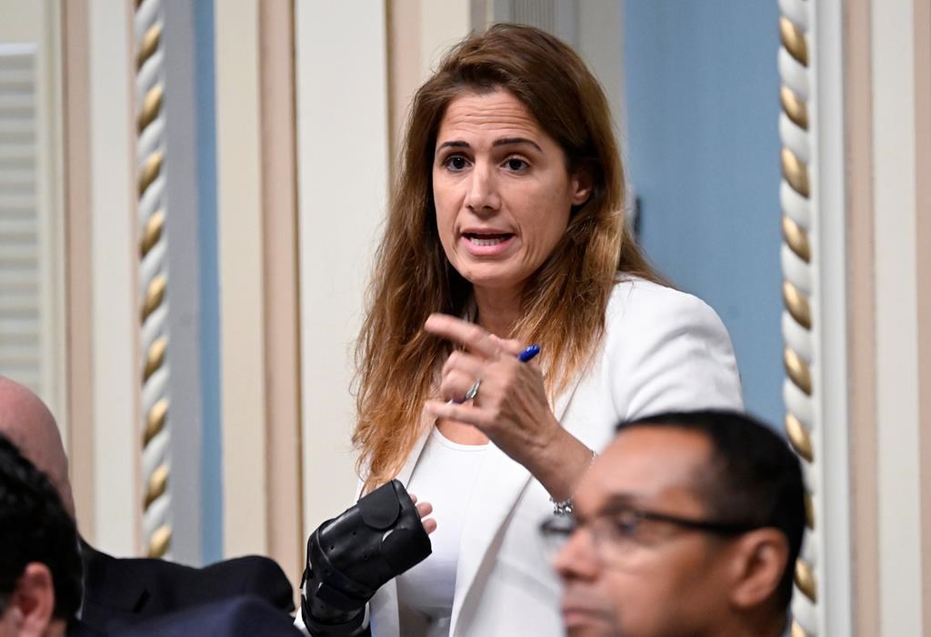 La ministre Pascale Déry songe à interdire les initiations